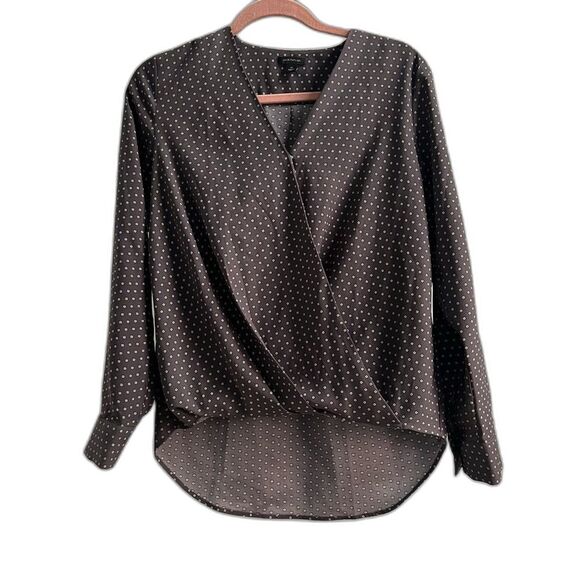 Ann Taylor Grey Faux Wrap Blouse Long Sleeve Relaxed White Polka Dots Workwear - Picture 1 of 6